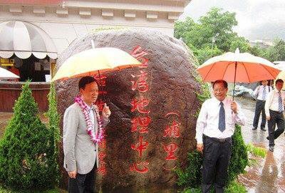 張董事長與參訪貴賓 張董事長與參訪貴賓